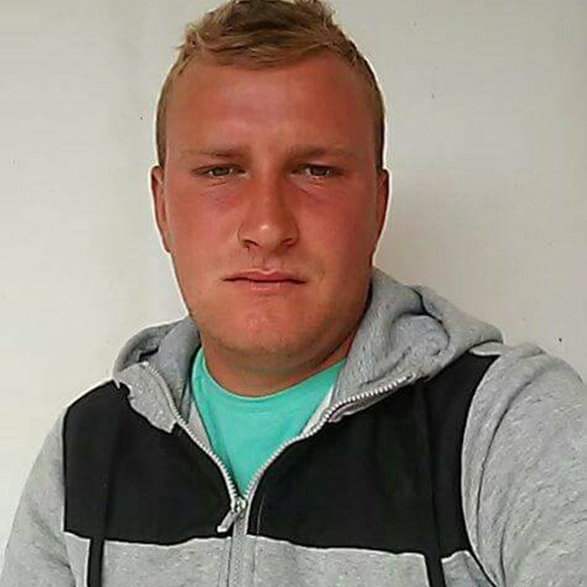 Ionuț, un tată din Suceava de 30 de ani, a murit după ce a acuzat dureri de stomac și s-ar fi tratat singur. Trei copii și o soție îndurerată au rămas fără stâlpul casei