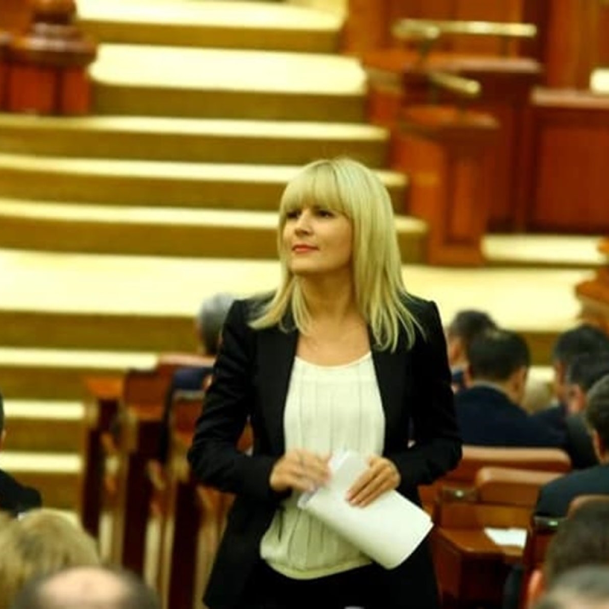 Elena Udrea va fi eliberată condiționat după 3 ani și 10 luni. Fosta ministră încă se află pe patul de spital după ce a fost operată de urgență
