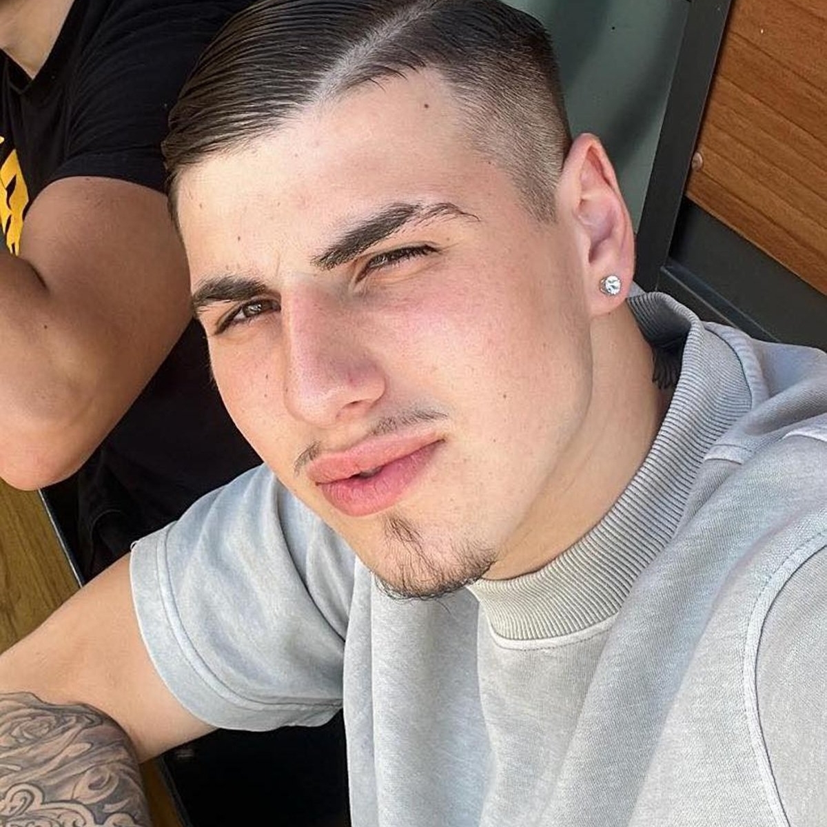 Cosmin, un tânăr de 21 de ani, a murit într-un tragic accident de mașină. Medicii au încercat să-l salveze, dar a fost prea târziu