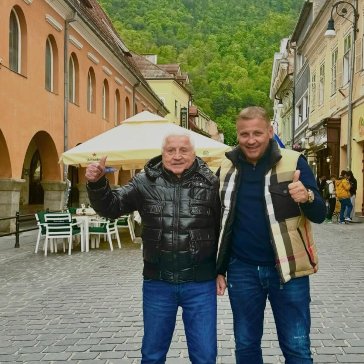 Ciprian, fiul Irinei Loghin distrus de durere la înmormântarea tatălui său. Ce gest a făcut înainte ca sicriul să fie băgat în groapă
