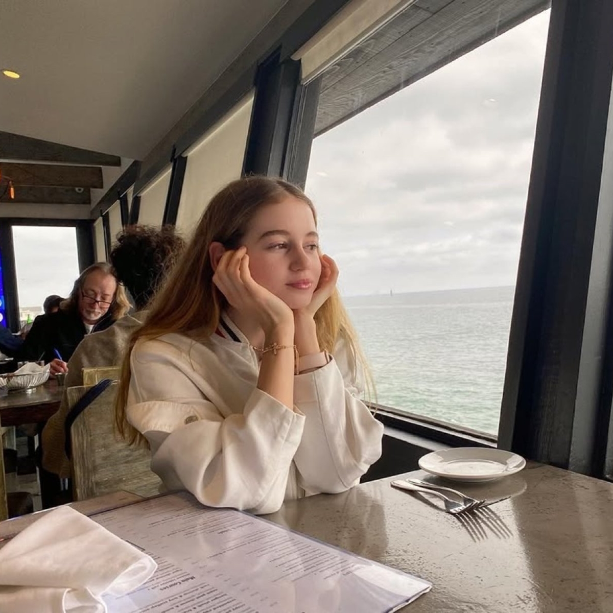 Irina Columbeanu pleacă de acasă. De ce a decis să nu mai locuiască în Malibu cu mama ei