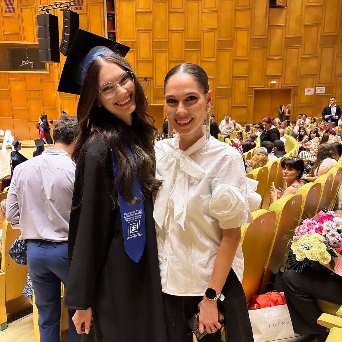 Irina Fodor, cea mai mândră soră! Teodora, sora ei mai mică, a absolvit facultatea șefă de promoție