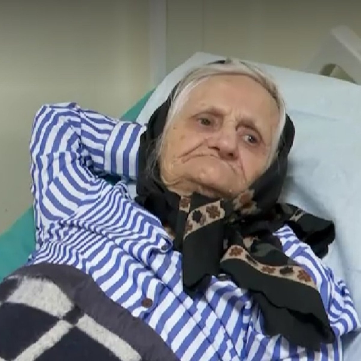 Aurica, o femeie de 84 de ani din Iași, a fost abandonată de proprii urmași. Are 9 copii, dar locuiește la spital, după ce a rămas fără casă