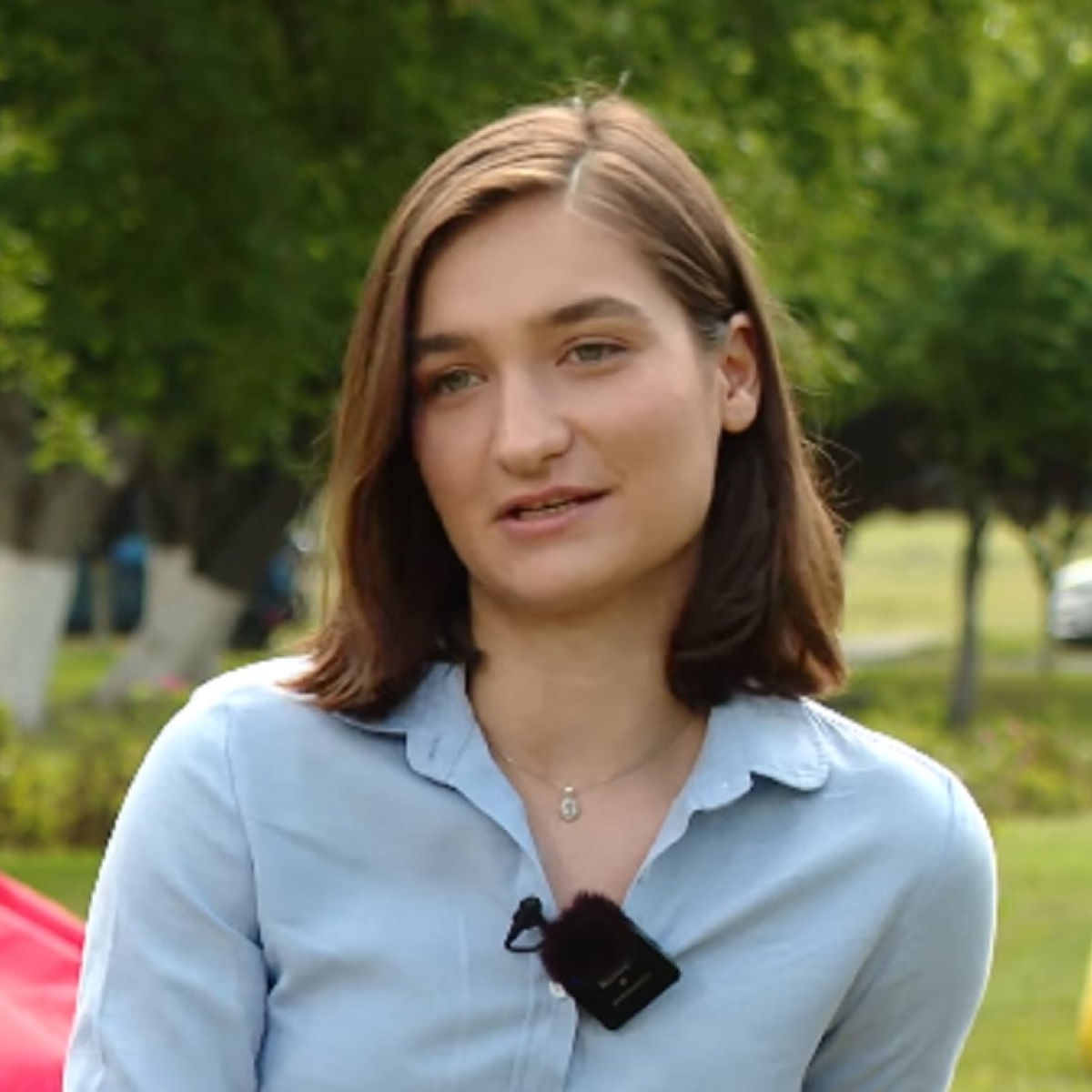 Adina este șefa de promoție de la Politehnica București! Este prima din familia ei care ajunge la facultate și încheie cu media 10