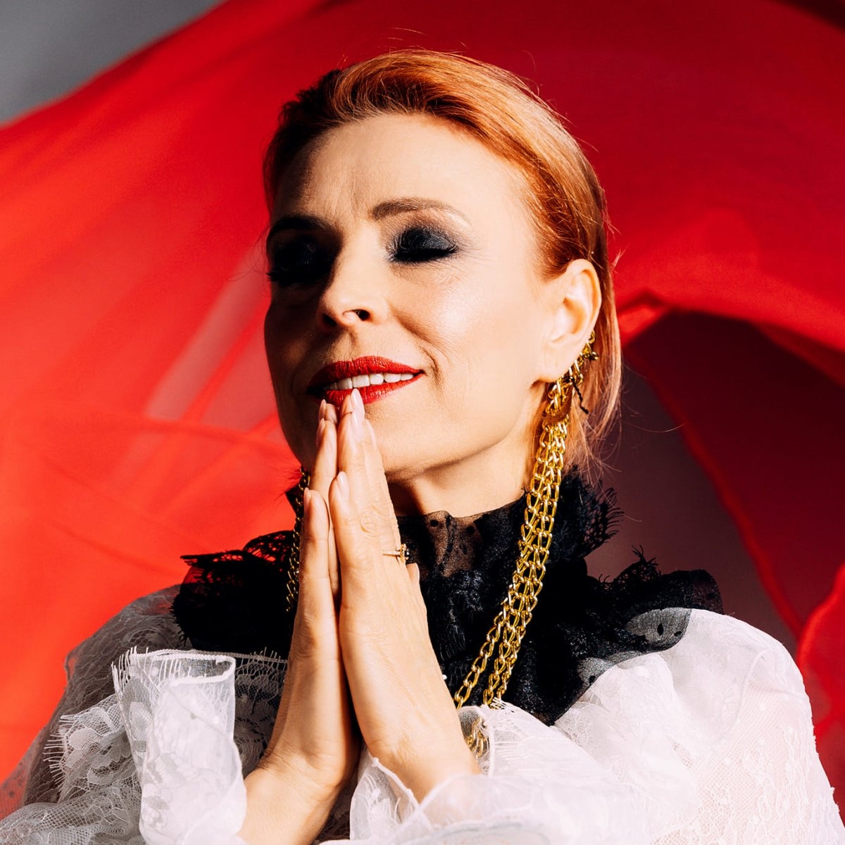 Monica Davidescu și-a îngrijorat fanii. A postat o fotografie de pe patul de spital: „E multă trudă în spital pentru salvarea vieții”