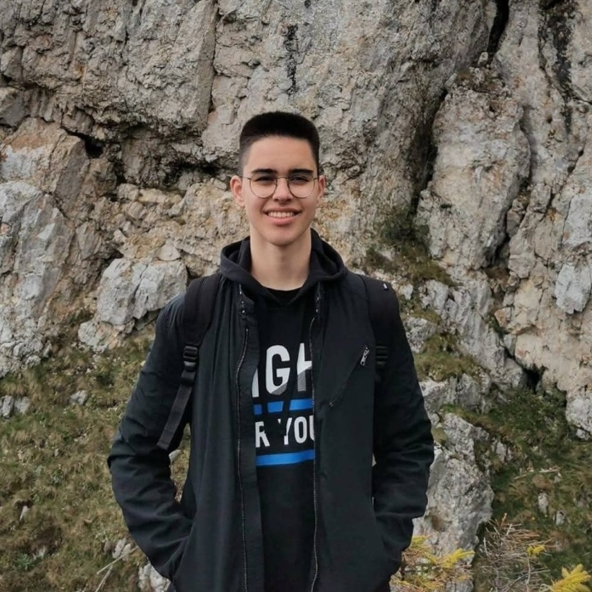 Raul, un tânăr de 21 de ani a murit fulgerător în Alaska. Muncea din greu pentru a-și ajuta sora, dar acum familia depune eforturi uriașe pentru a-l aduce acasă