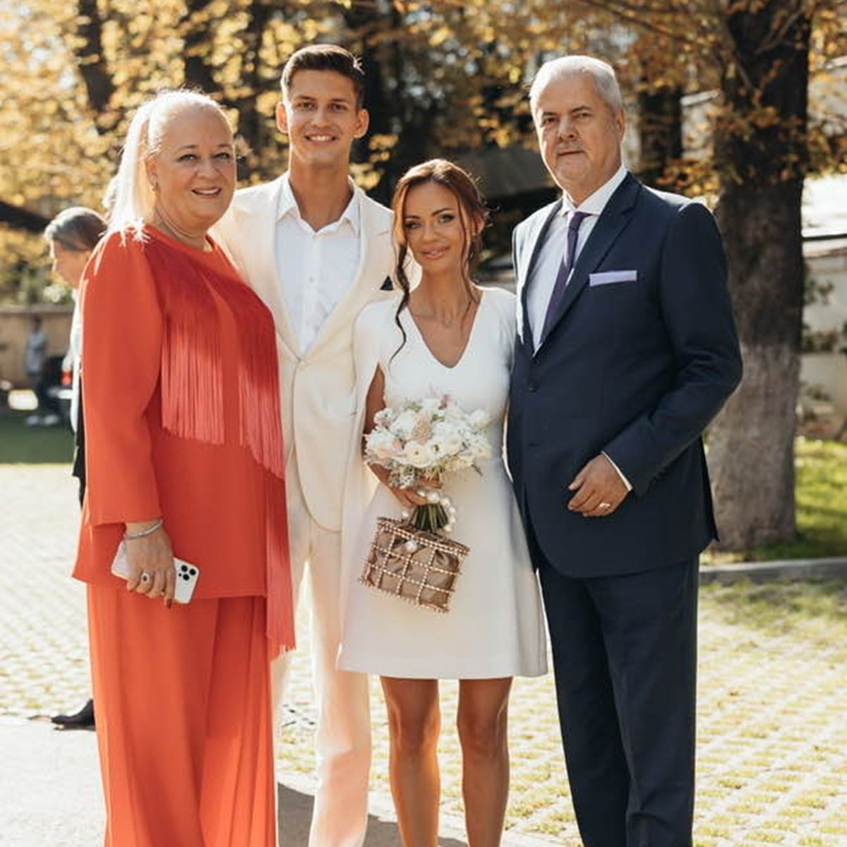 Corina, nora lui Adrian Năstase, este însărcinată. Vestea a venit chiar în ziua în care fostul prim-ministru și soția au împlinit 40 de ani de căsnicie