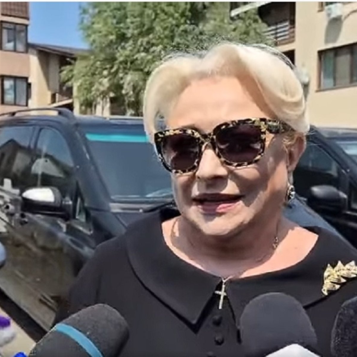 Viorica Dăncilă o comite din nou. Ce gafă monumentală a putut face chiar lângă sicriul lui Ion Iliescu