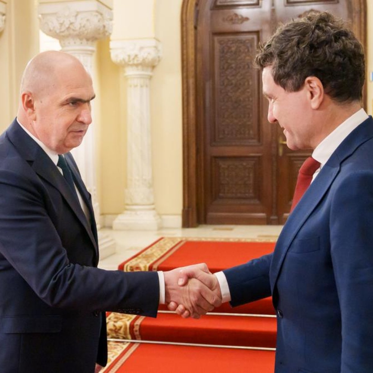 Ilie Bolojan, reacție tranșantă la adresa lui Nicușor Dan, care nu a fost prezent la înmormântarea lui Ion Iliescu. „Trebuie să avem și aici o rânduială"