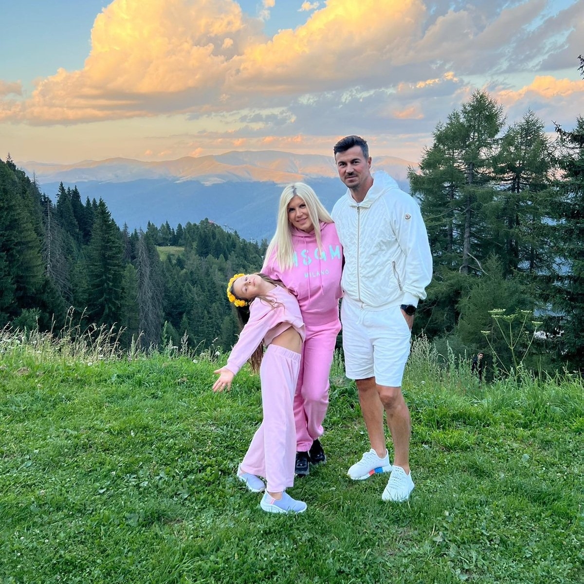 Elena Udrea, la un pas de tragedie în Sinaia. Primele declarații după ce a trăit momente de coșmar din cauza unui urs