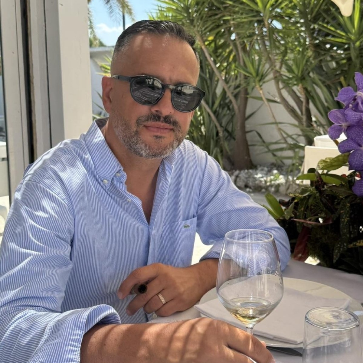 Cât a plătit Mădălin Ionescu pentru o masă de patru persoane în vacanța din Grecia. Ce părere are despre măsurile economice luate în România