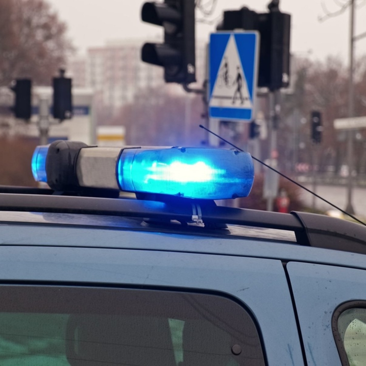 Doi minori de 7 și 11 ani din Târgu Mureș au fost loviți de o mașină pe trecerea de pietoni. Unul dintre copii a fost grav rănit