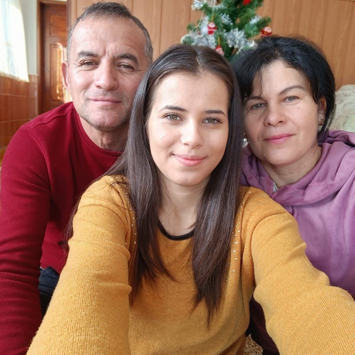 Părinții Andreei Morega, studenta la Medicină ucisă de iubit, nu-și pot reveni din șoc. A trecut un an de la tragedie, dar încă nu pot concepe că și-au pierdut unicul copil