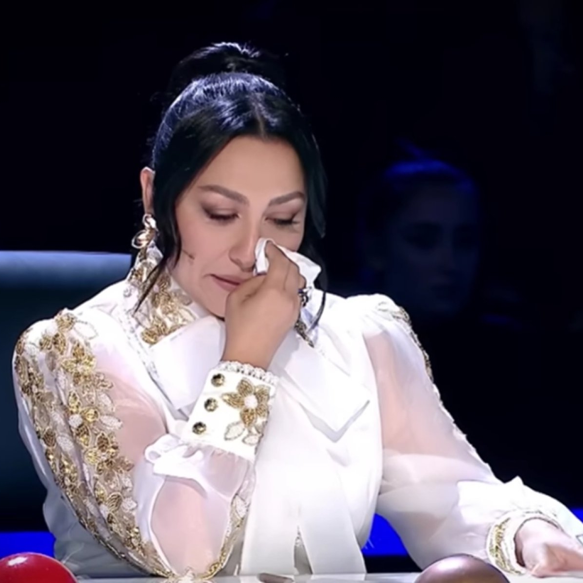 Andra nu are liniște în continuare din cauza fanului înfocat. Bărbatul, care are deja ordin de restricție, susține că este îngerul ei păzitor. "Am avut o premoniție"