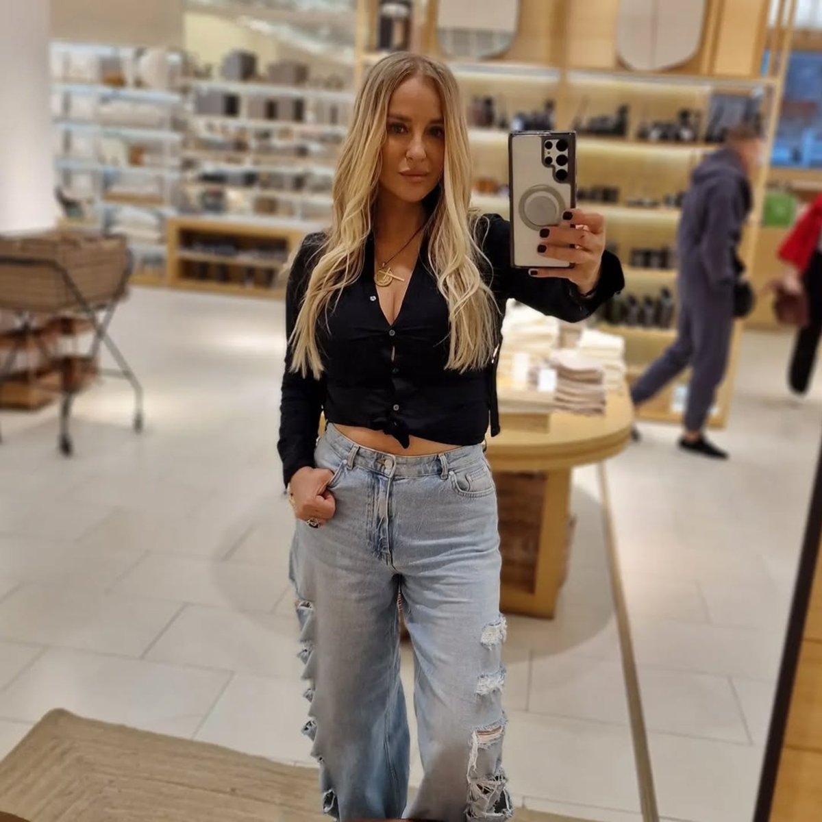 Cum arată Tania Budi în costum de baie, la 57 de ani. Și-a arătat corpul în toată splendoarea, fără filtre și artificii