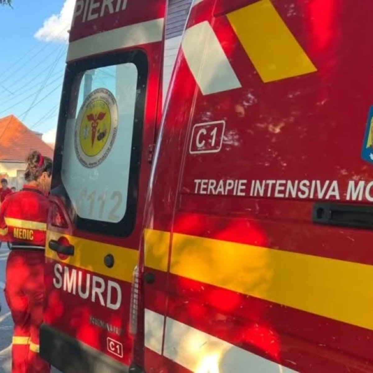 Un tânăr de 18 ani din Dâmbovița a murit sub un mal de pământ care a căzut peste el. S-a încercat resuscitarea, dar a fost prea târziu