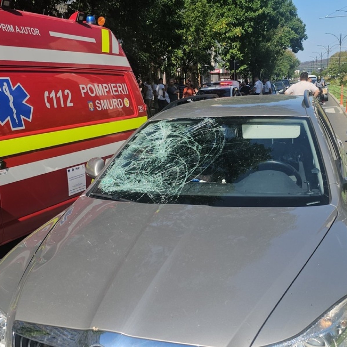 Imagini șocante în Reșița! Un pensionar a fost spulberat de o mașină chiar pe trecerea de pietoni