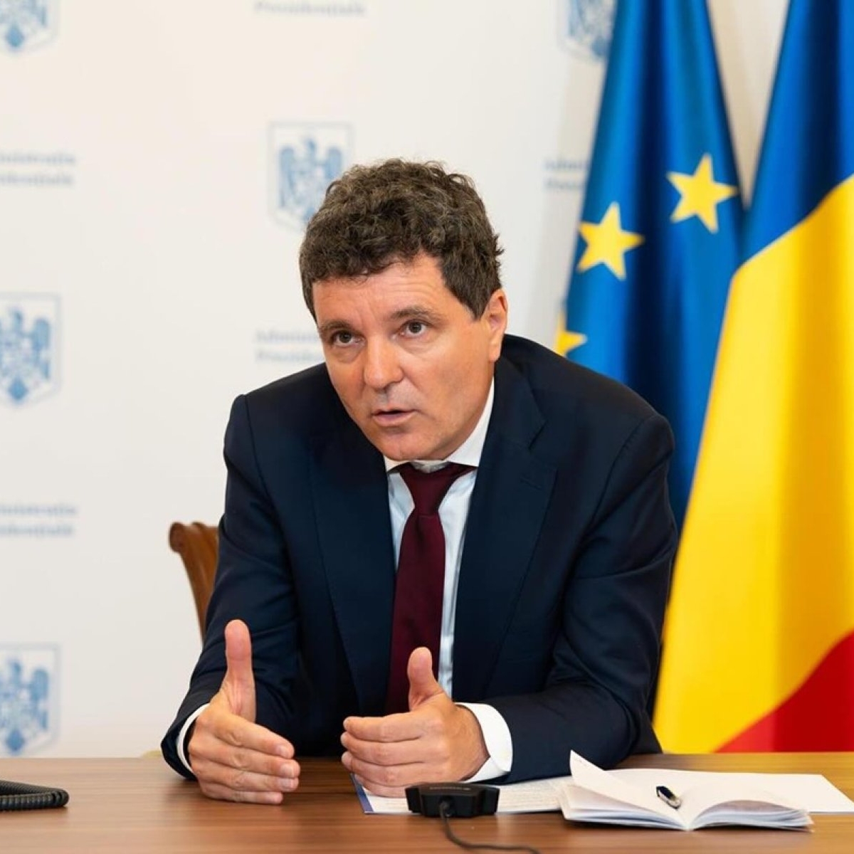 Nicușor Dan și-a însoțit fetița în prima zi de școală. Ulterior a discutat cu o delegație de profesori la Cotroceni