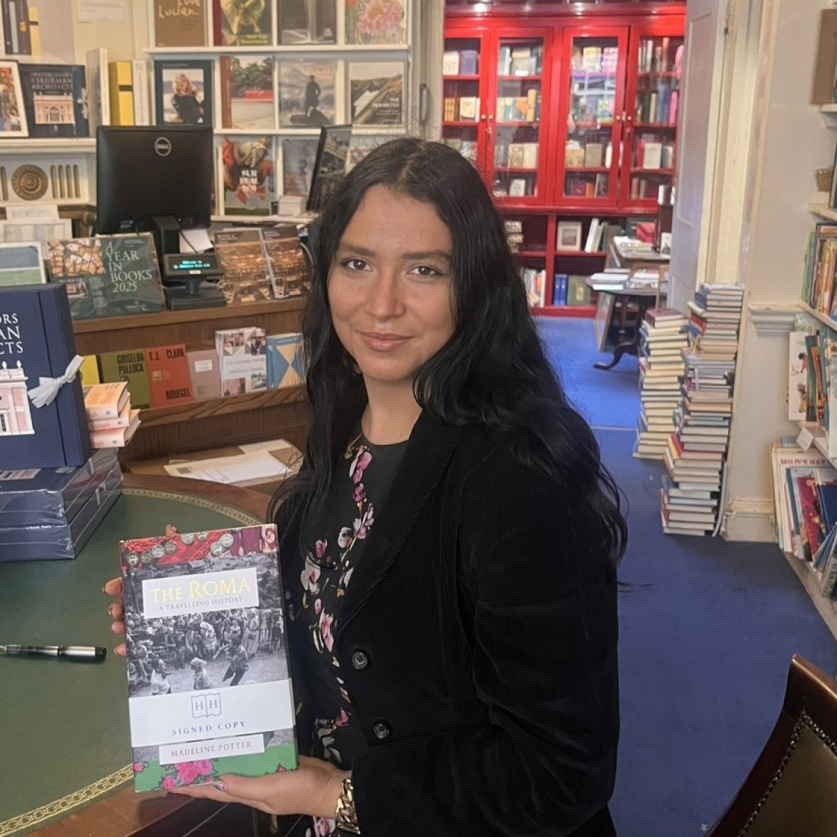 Madeline, o tânără româncă de etnie rromă, dintr-o familie de căldărari, a ajuns profesor universitar în Marea Britanie. „Am fost întrebată dacă am copilărit în căruță cu coviltir”