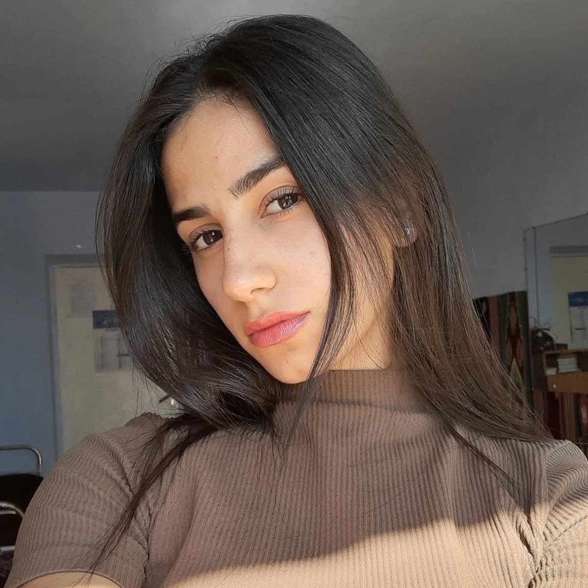 Carolina, o studenta la Medicina în vârstă de 20 de ani a fost găsită spânzurată în padure. A fost dată disparută timp de trei zile
