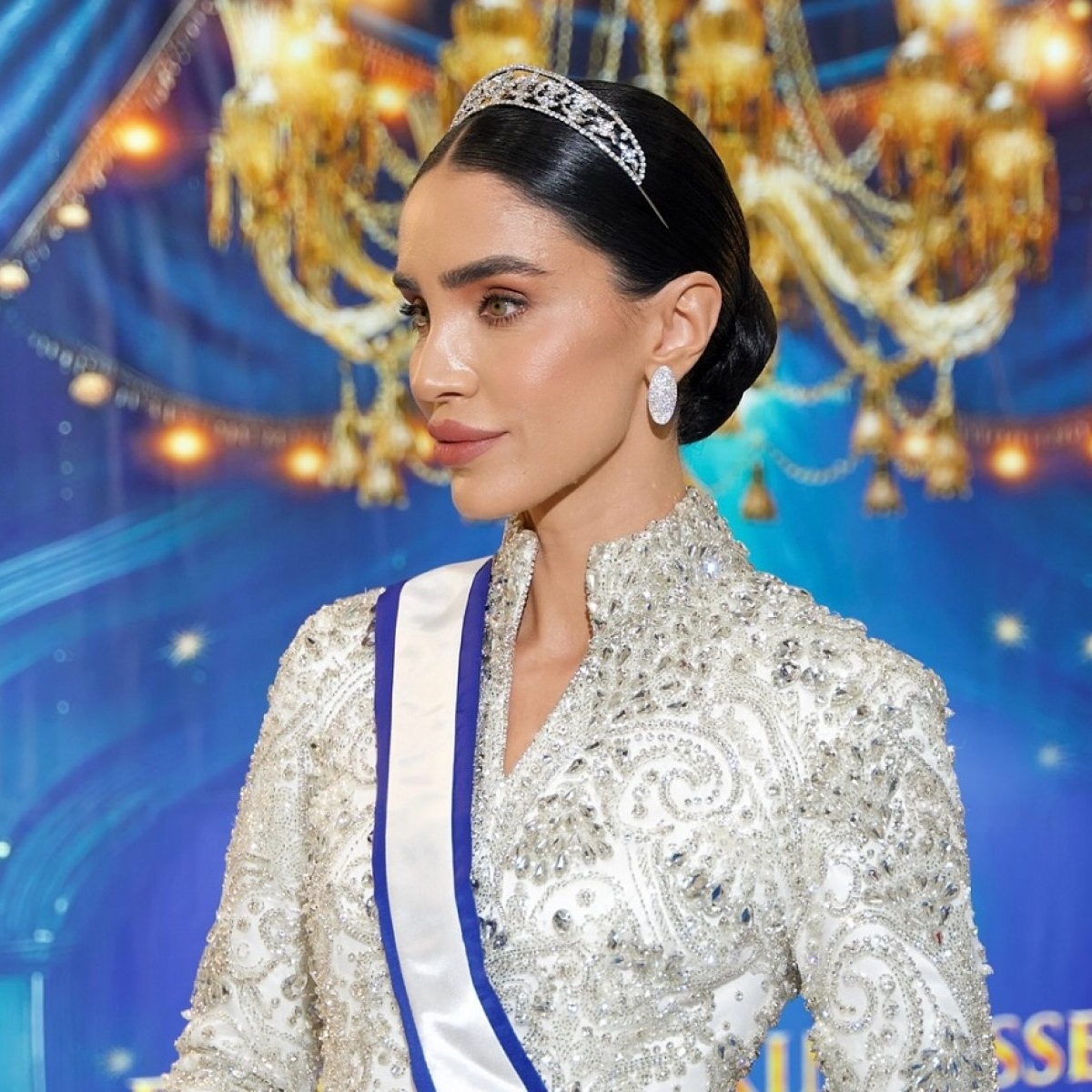Adelina Pestrițu a întors toate privirile la Balul Prinților și Prințeselor de la Monte Carlo! A purtat tiară cu diamante și o rochie de peste 20 de kilograme