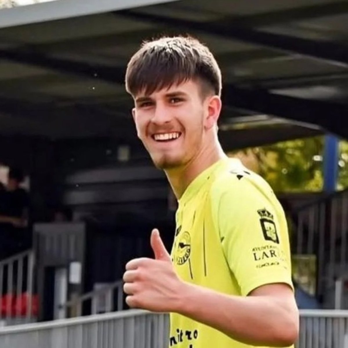 Raul, un fotbalist de 19 ani, a murit în timpul unui meci, după ce a fost lovit la cap. S-a prăbușit fulgerător pe teren