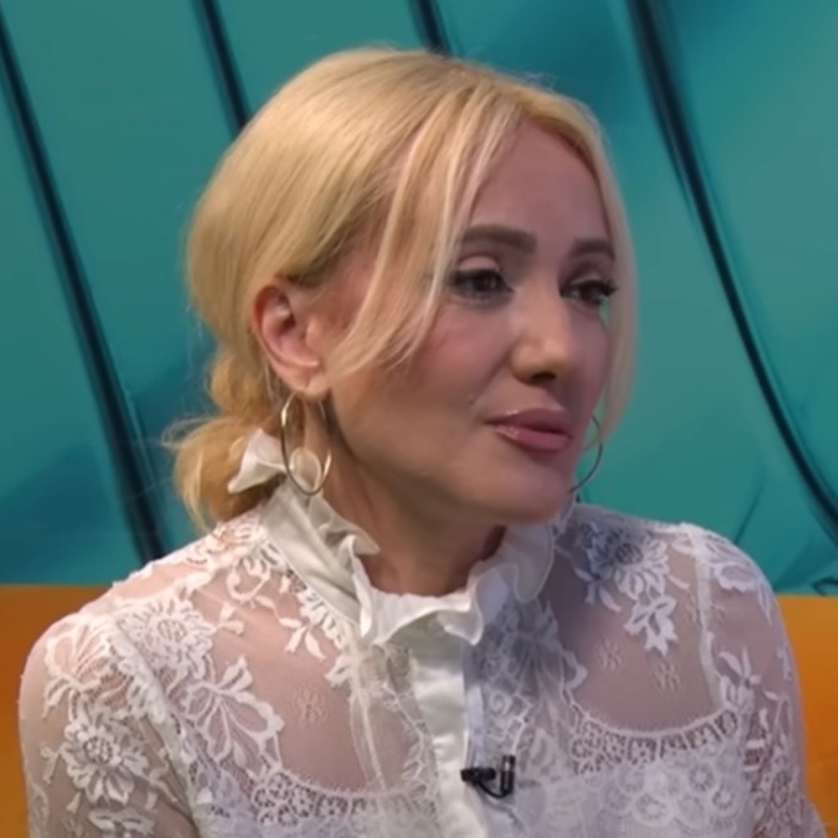 Adriana Ochișanu a făcut primele declarații despre starea fiului ei, după ce s-a trezit din comă. "E foarte greu"