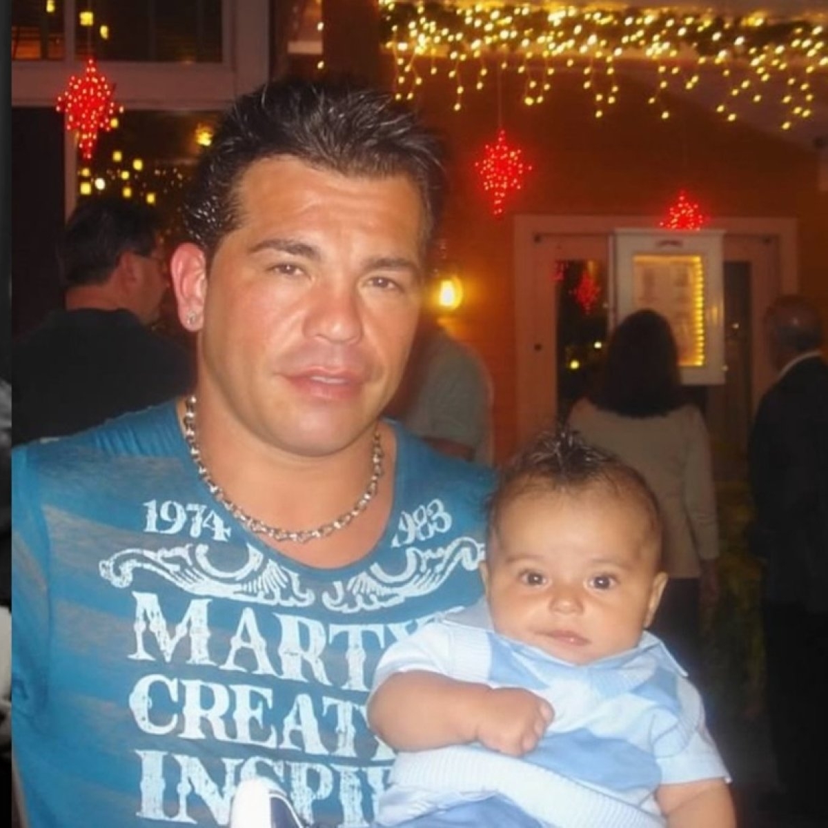 Arturo, un tânăr boxer de 17 ani, a fost găsit fără viață în locuința lui. A avut același sfârșit ca tatăl lui, legendarul Arturo Gatti