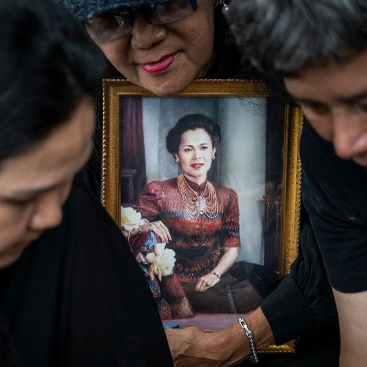 A murit "Jackie Kennedy" a Asiei. Sirikit Kitiyakara a fost soția regelui care a domnit 70 de ani în Thailanda