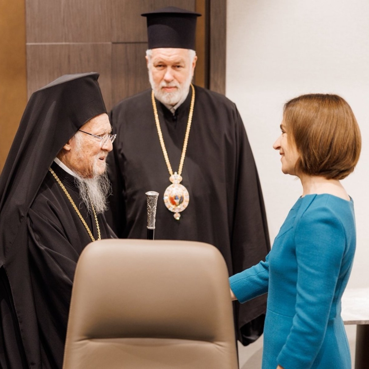 Maia Sandu, apariție discretă și elegantă la sfințirea Catedralei Mântuirii Neamului. Ce mesaj le-a transmis românilor