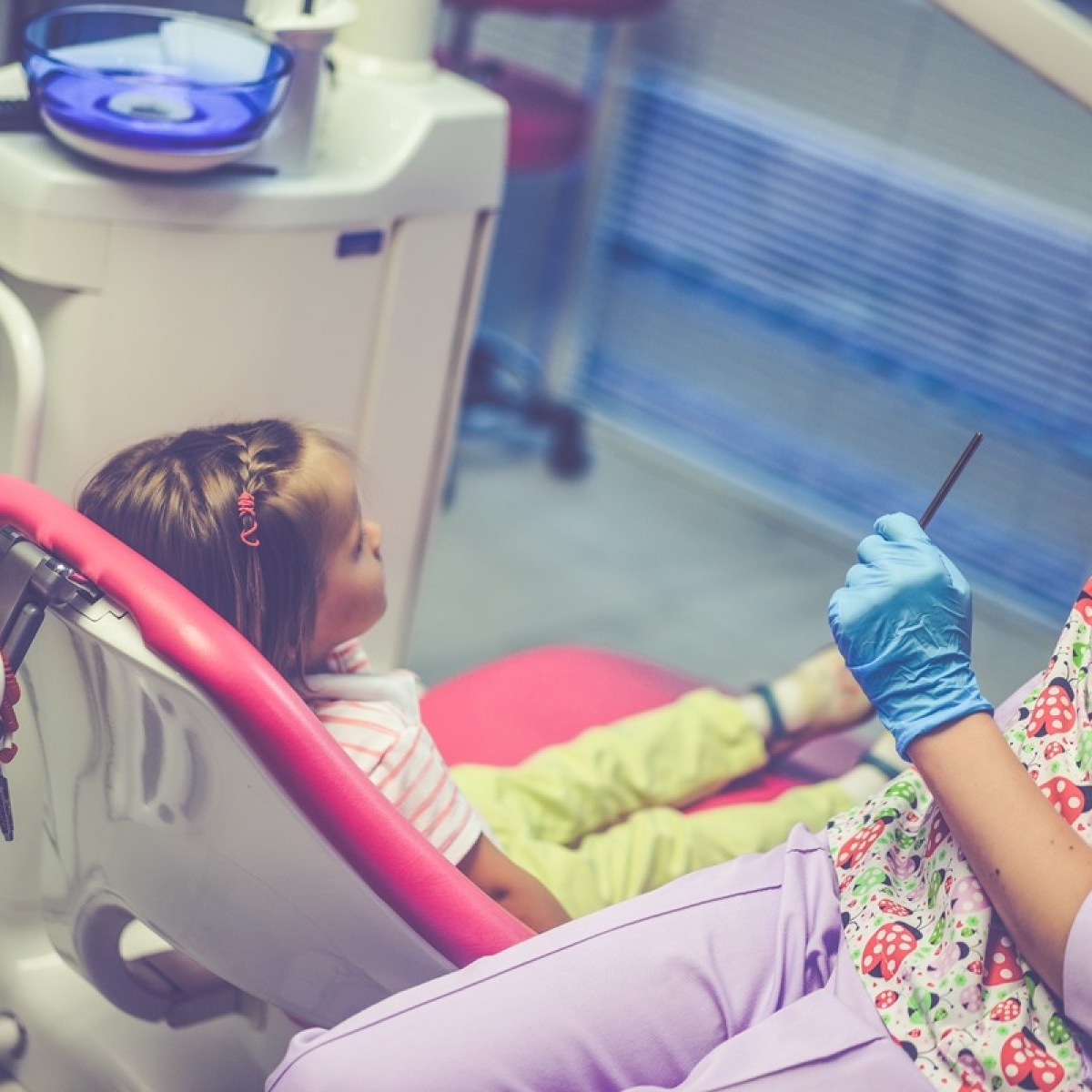 Un copil de doi ani a murit imediat după anestezie la o clinică stomatologică din București. „Ei au sedat copilul cu niște analize ieșite rău. Au omorât-o”