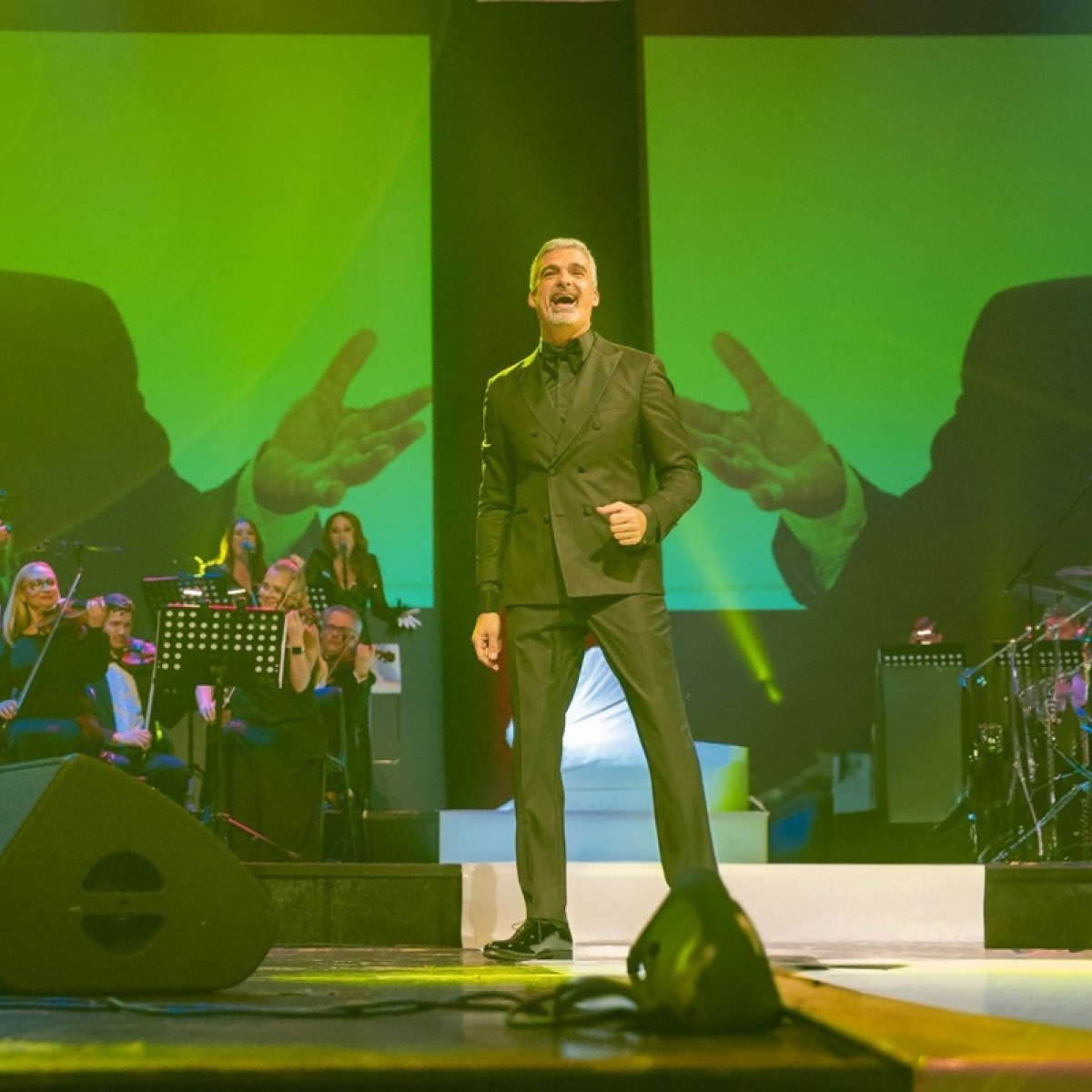 Aurelian Temișan a vărsat lacrimi de durere pe scena Teatrului Național la spectacolul dedicat lui Horia Moculescu. "L-am simțit aseară cu noi!"