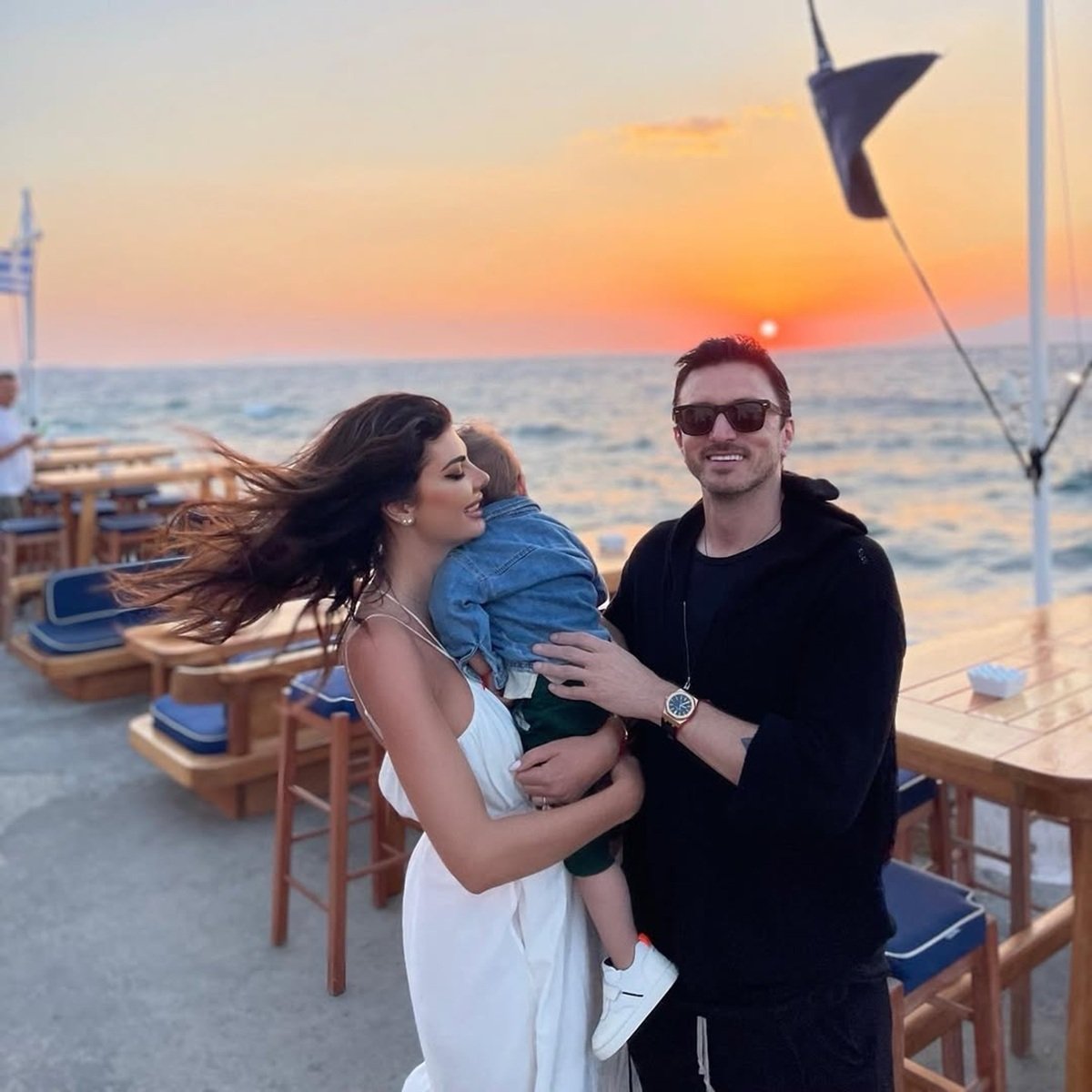 Dragoș Săvulescu și Angela Martini mai dau o șansă relației lor? Au plecat împreună în vacanță după ce au depus actele de divorț