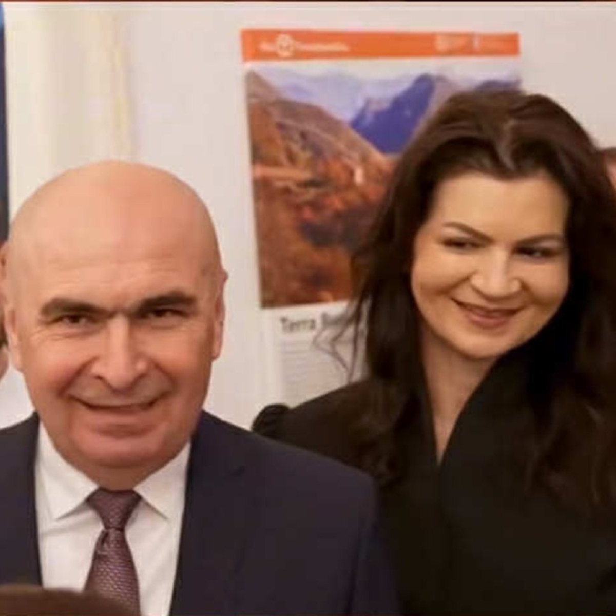 Premierul Ilie Bolojan s-a căsătorit în mare secret! Cum a apărut cu soția lui la braț la un eveniment în Viena