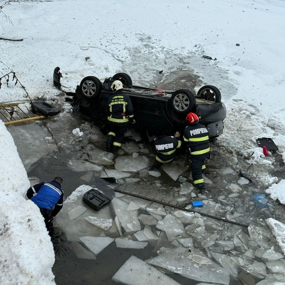 Tragedie fără margini la Vatra Dornei! Soția și copiii preotului Ioan Cozma au căzut cu mașina în Râul Bistrița, iar unul dintre minori a decedat