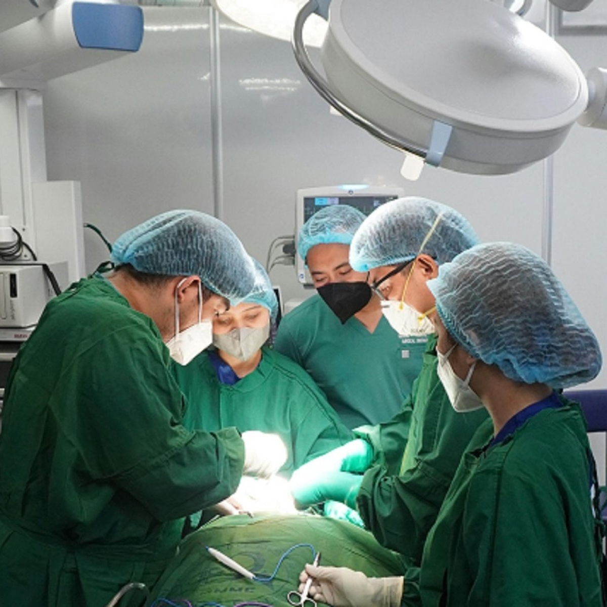 Primul transplant de inimă din 2026. Un băiat de 19 ani din Bistrița-Năsăud a primit o nouă șansă la viață: „Când am auzit elicopterul, mi-am ridicat fruntea spre Cer”