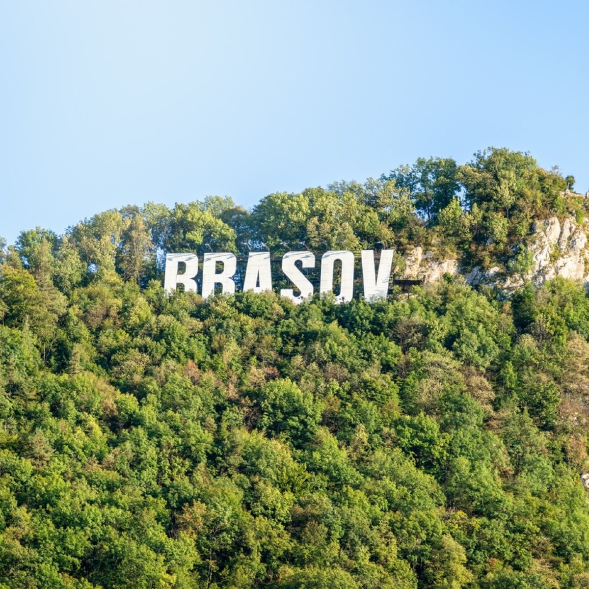 O femeie de 29 de ani ar fi fost desfigurată într-un centru SPA din Brașov. Cere daune de 4,5 milioane de euro