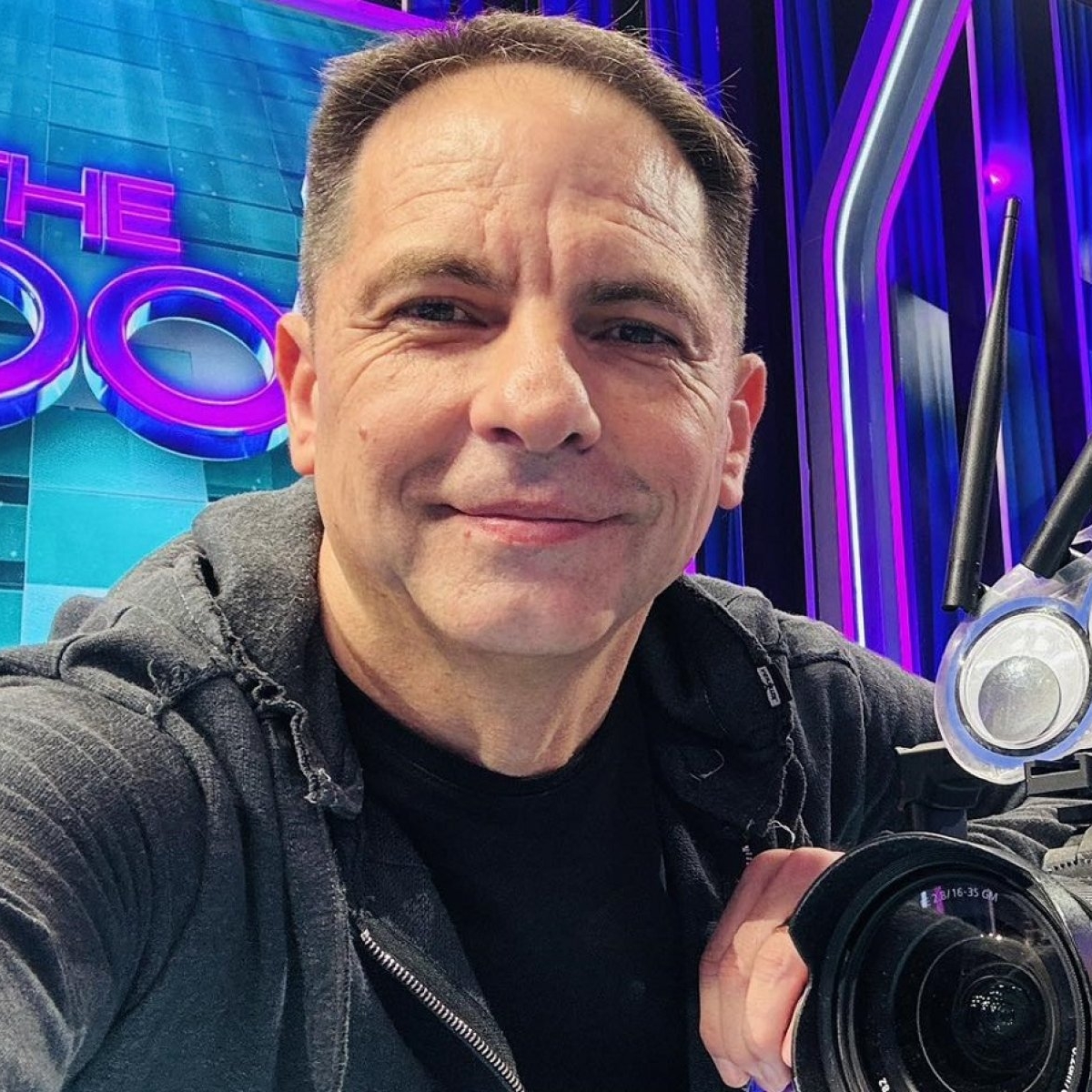 Dan Negru împlinește 55 de ani. De ce posteaza rar imagini cu familia în mediul online