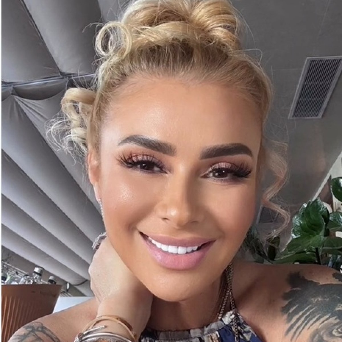 Anamaria Prodan reacționează după ce s-a spus că a fost bombardat Dubaiul. "Nu există război. Bombele sunt invenții pentru românași"