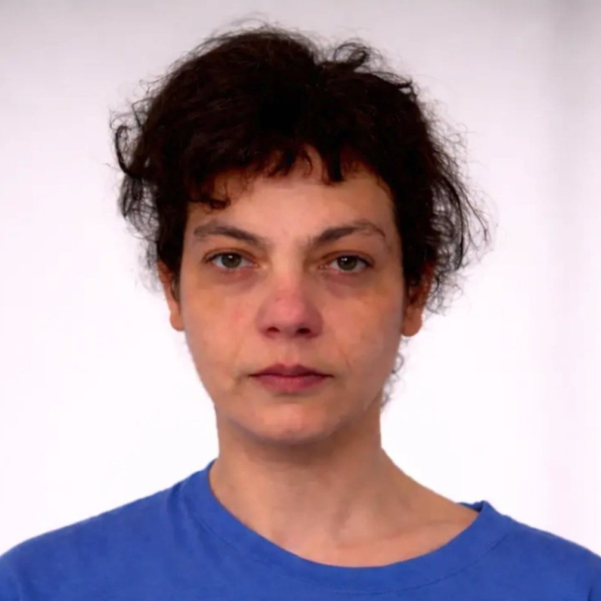 Elisabeta, o femeie de 36 de ani, a fost găsită moartă, printre gunoaie, în Italia. Autoritățile îi caută rudele pentru a-i repatria trupul