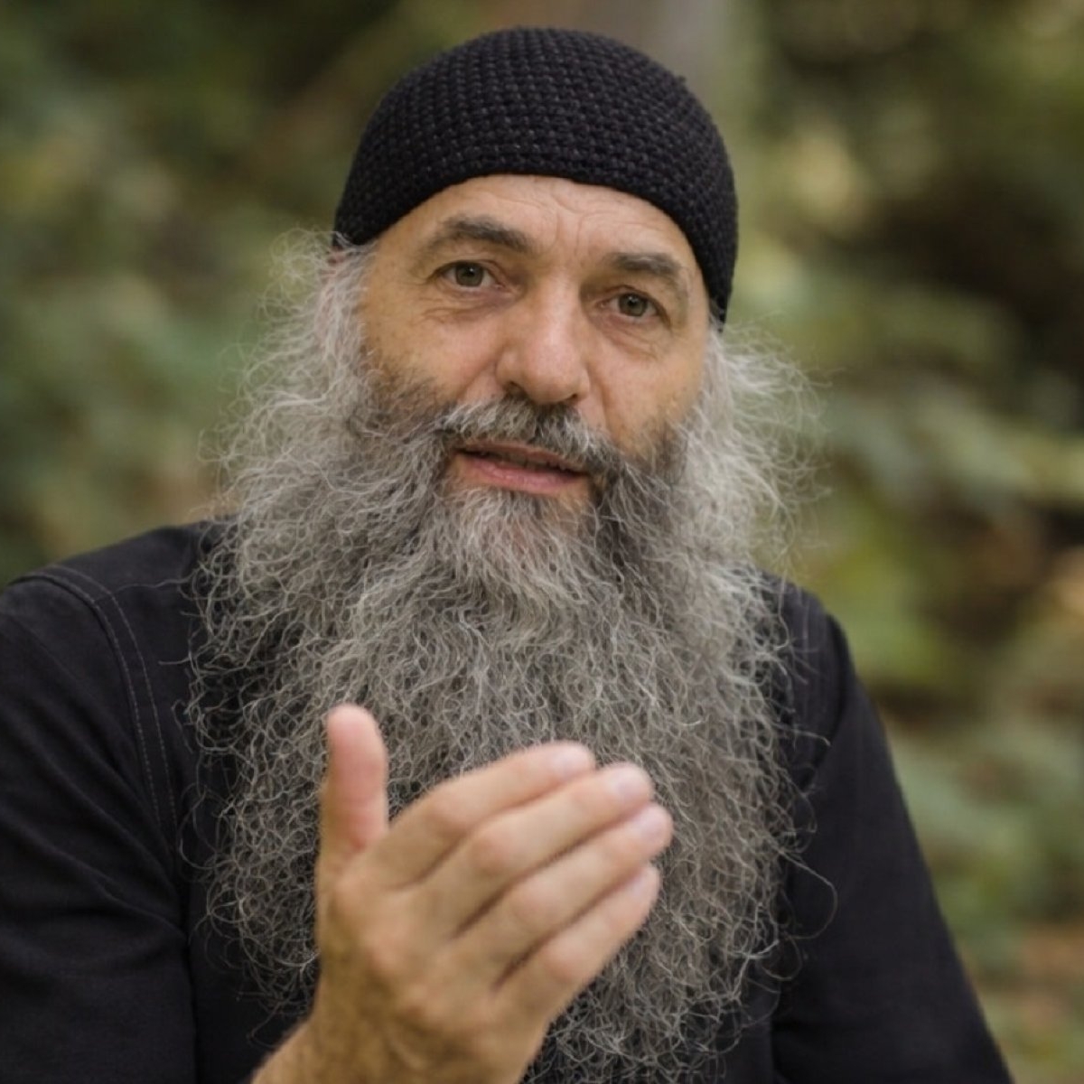 Mesajul părintelui Vlad Pimen de la Muntele Athos pentru credincioși, după ce a izbucnit războiul în Orientul Mijlociu. „Degeaba cerem pace între popoare dacă noi nu avem pace cu aproapele”