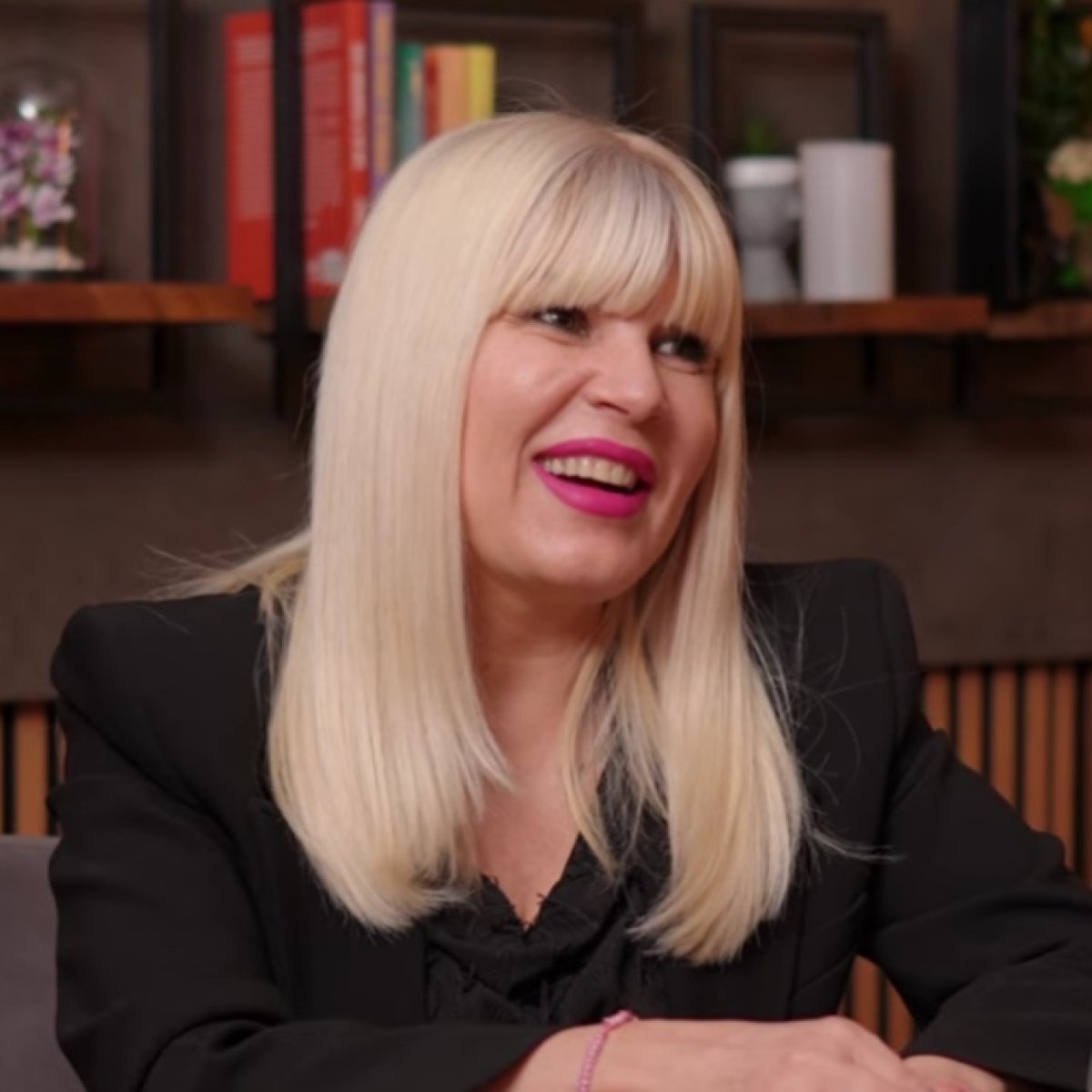 Elena Udrea recunoaște că a luat calea credinței în pușcărie. „Am citit Biblia, mi-a luat un an de zile și două luni să o termin”