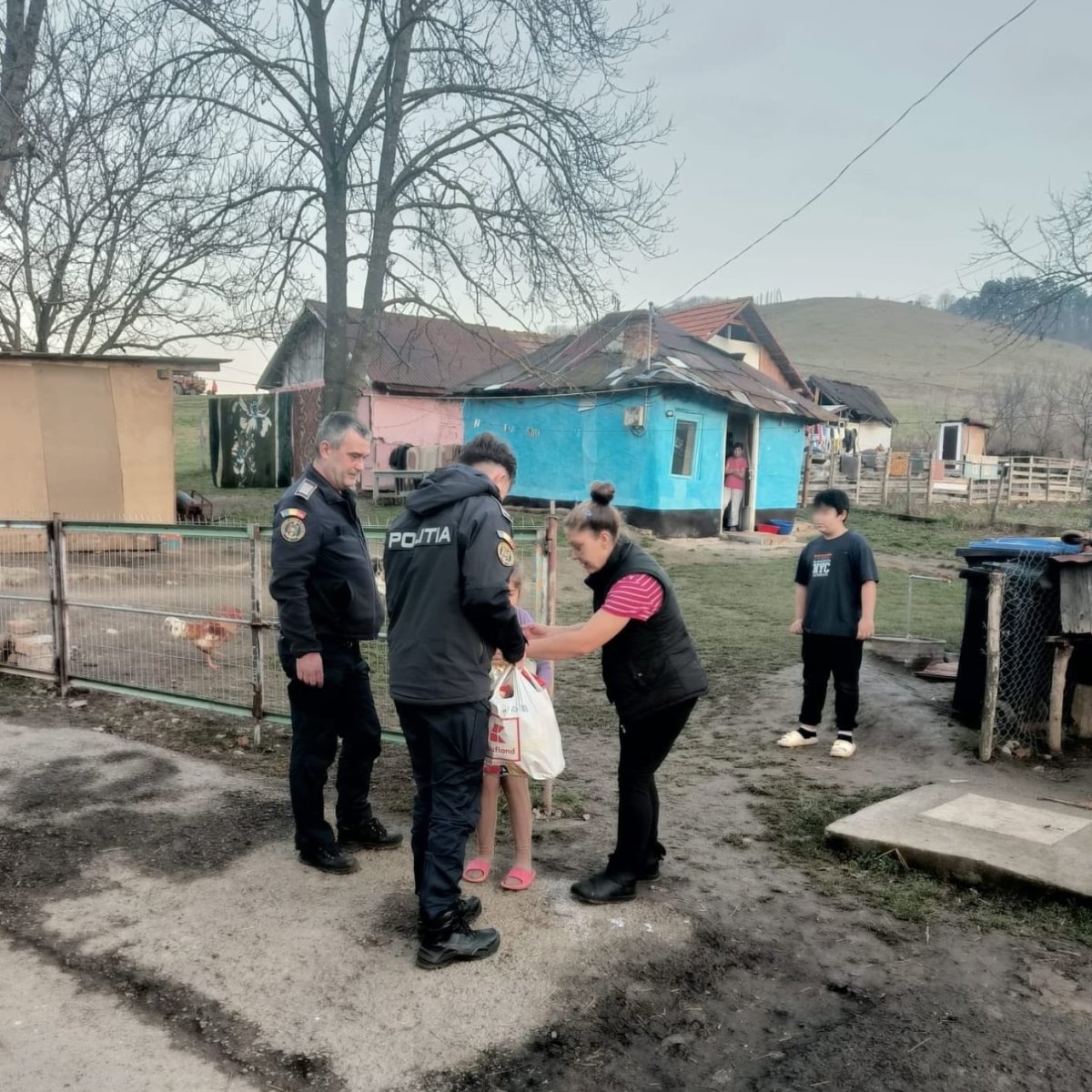 Un copil de 11 ani din Cluj a fost bătut cu sălbăticie de concubinul mamei. „Vânătăi pe mâini, pe gât, pe față”