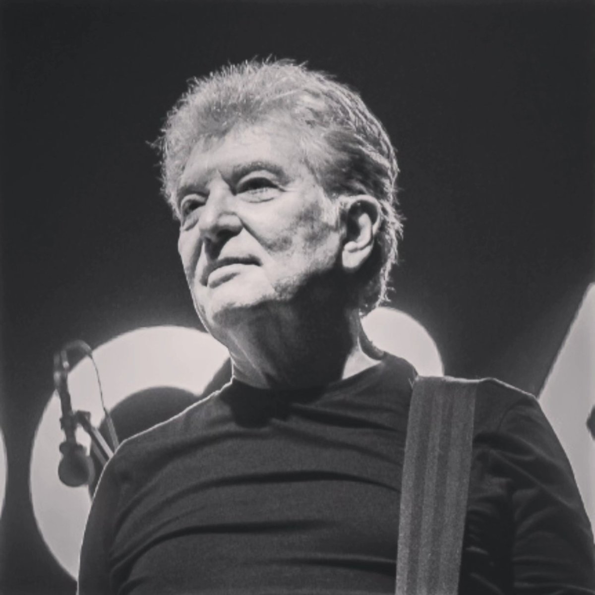 Iulian Vrabete va fi incinerat. Când și unde își pot lua fanii rămas bun de la basistul trupei Holograf