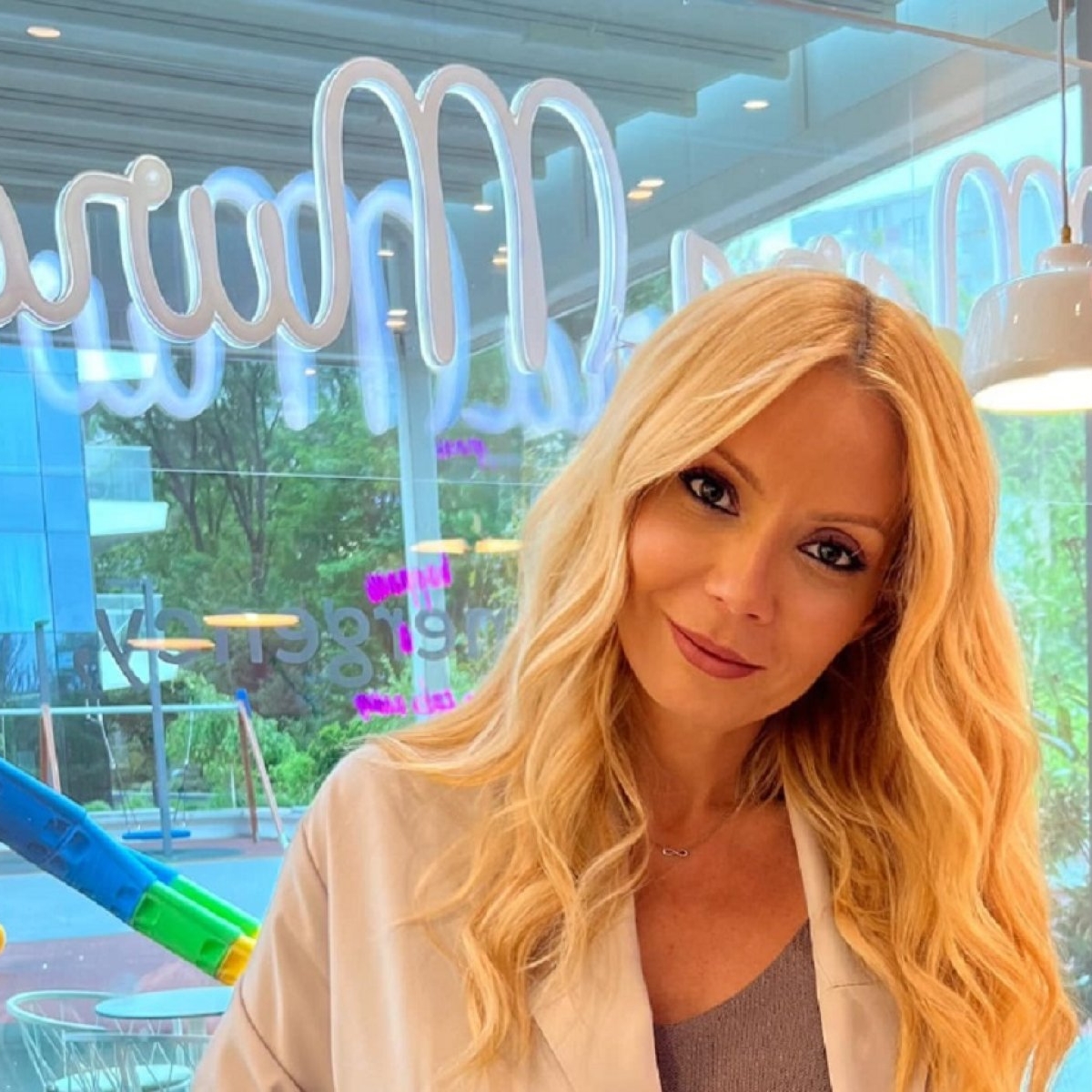 Daciana Sârbu vorbește liber despre relația dintre copiii ei și mai tânărul iubit. „Am învățat să nu mai setez aceste așteptări”