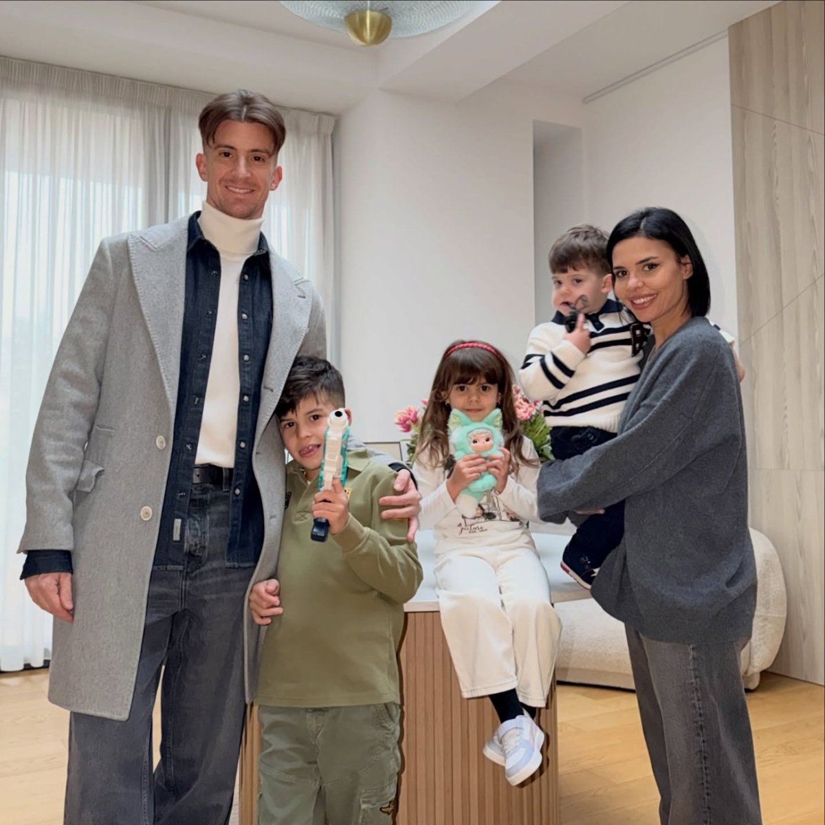 Rareș Cojoc, pus la zid de internauți după ce fosta soție și copiii s-au mutat din vila de lux: „Ce bărbat să fii să muți copiii din casa în care au crescut”