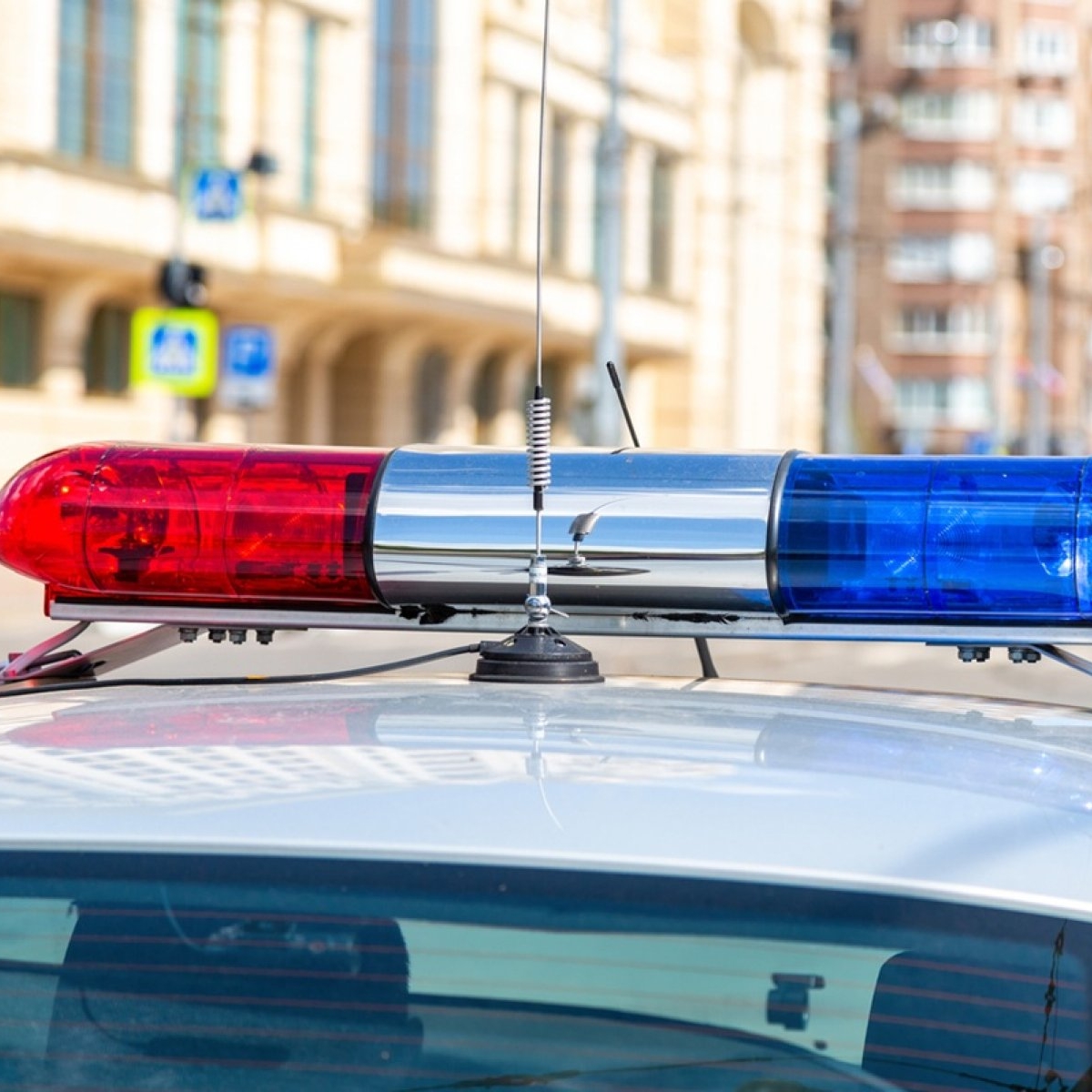 Scandal uriaș în Poliție! Un tânăr agent din Constanța este acuzat că a violat o minoră. Avea în telefon imagini indecente cu ea