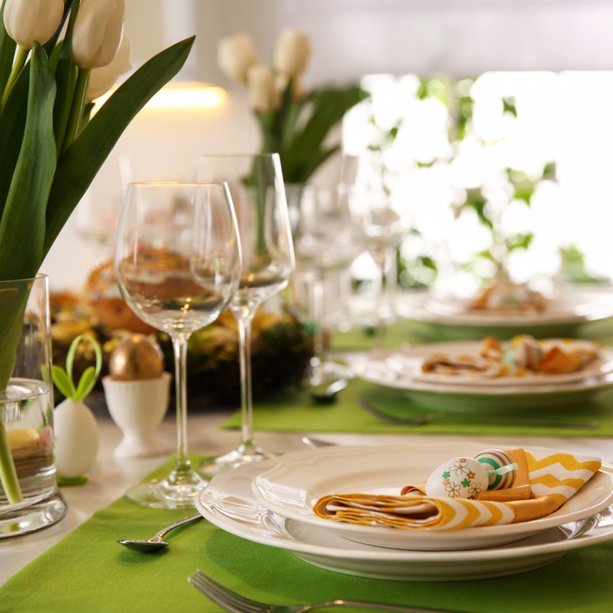 Gusturi care aduc familia împreună: idei pentru o masă de Paște memorabilă