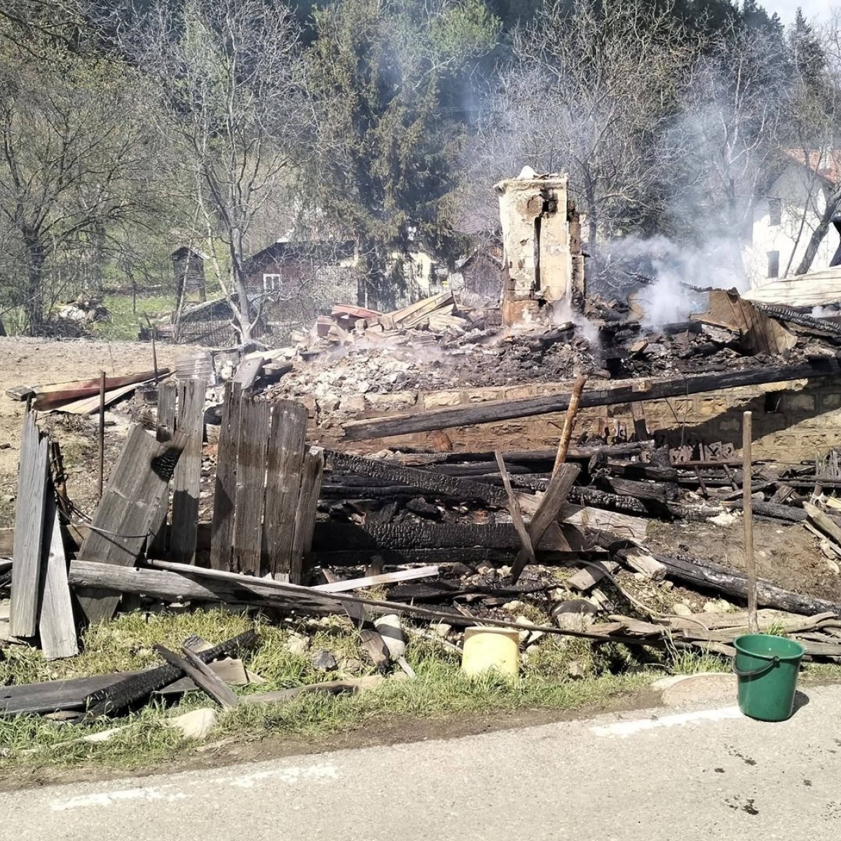 Incendiu devastator în Vrancea. Peste 30 de case au ars și 300 de persoane au fost evacuate