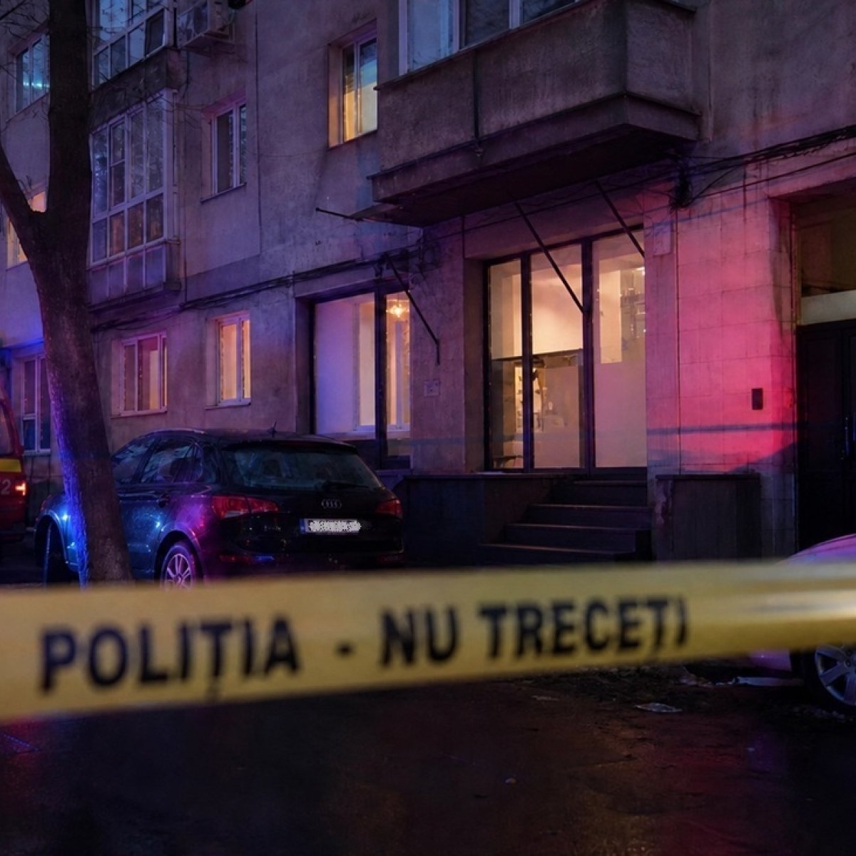Un tânăr de 27 de ani, fiul unui medic stomatolog din București, și-a dat foc în cabinet. Tatăl lui a încercat să-l salveze cu mâinile goale